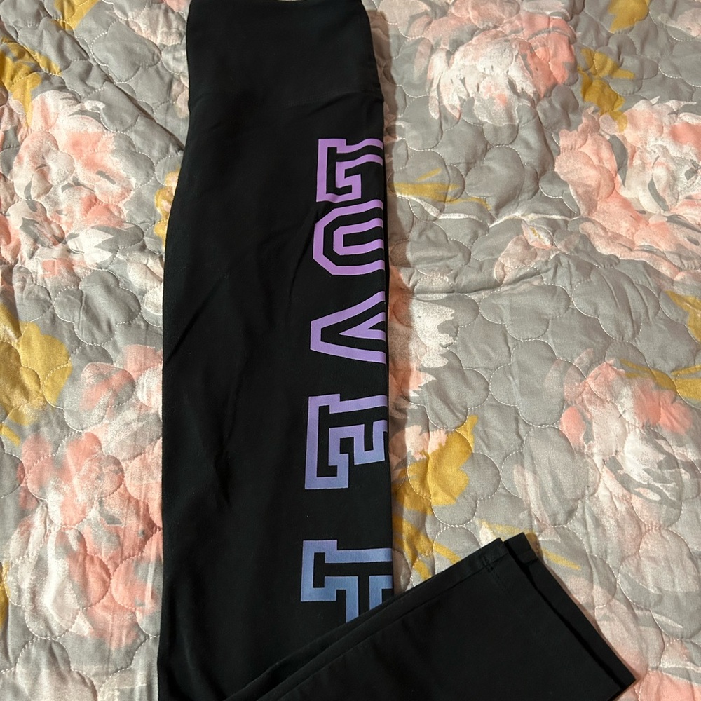 PINK Victoria’s Secret purple ombre leggings. Size large